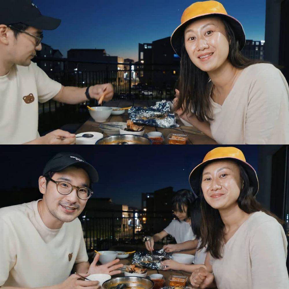 Kimbab Family menyantap makan malam di balkon (instagram.com/kimbabfamily.fighting)