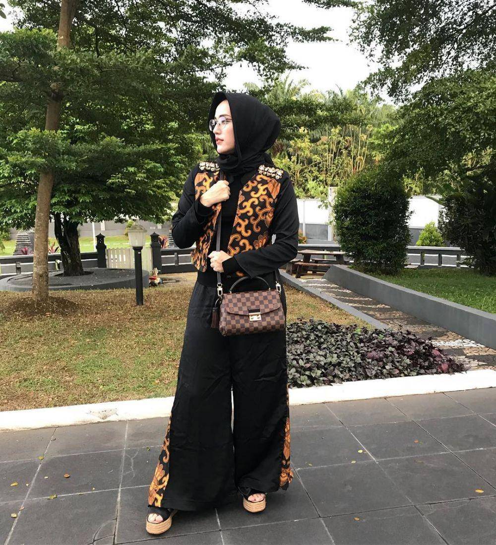 Adelia Pasha (instagram.com/adeliapasha)