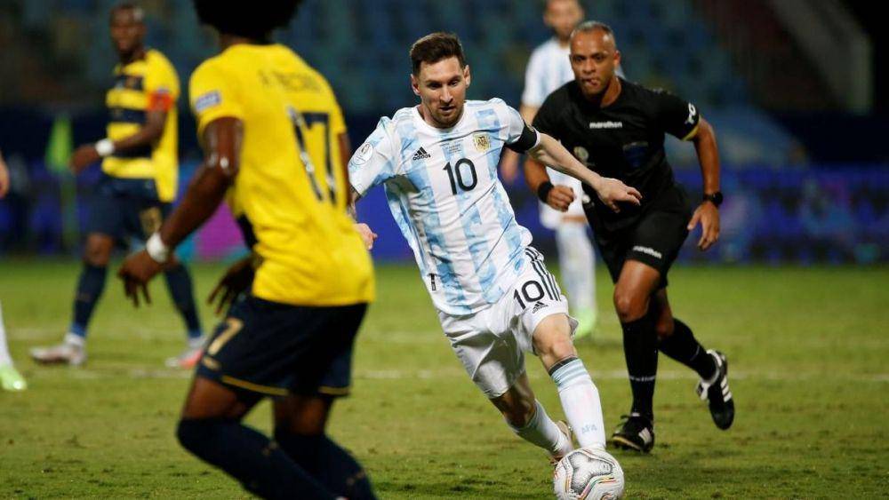 potret Lionel Messi menghadapi Ekuador (news.in-24.com)