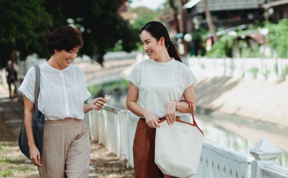 ilustrasi teman perempuan (pexels.com/Sam Lion)