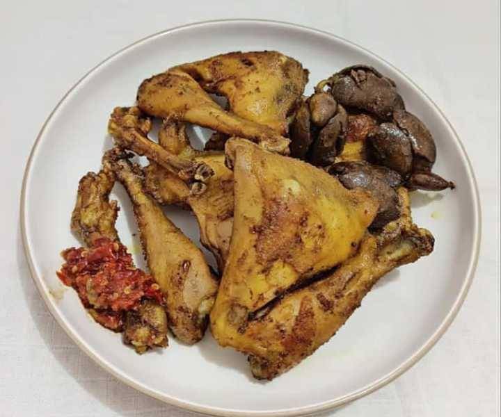 Ayam Goreng Pak Amad (instagram.com/maknyusfood)