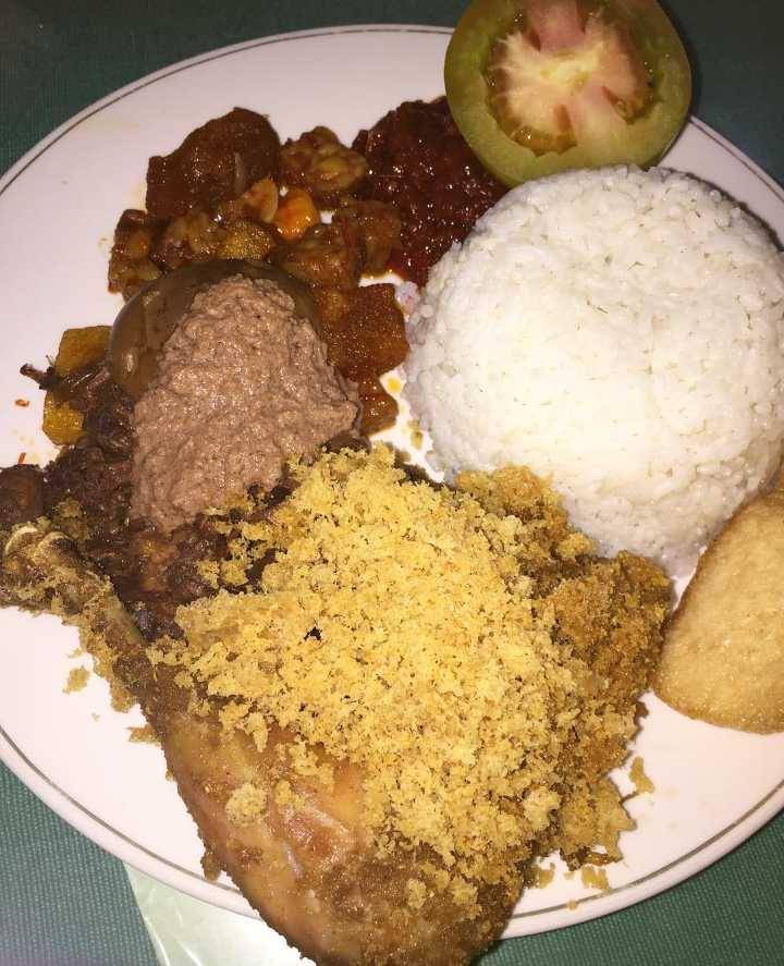 Ayam Goreng Suharti Krapyak (instagram.com/lifeforeat05)