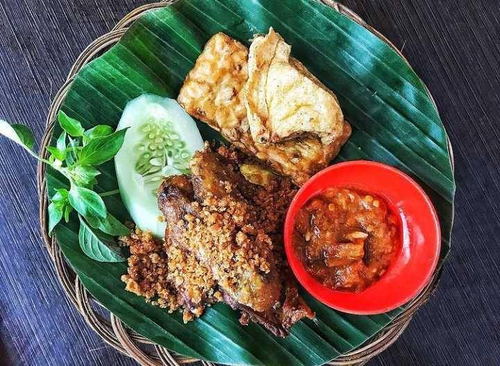 Ayam Goreng Kampung Kali (instagram.com/kuliner_jlebbanget)