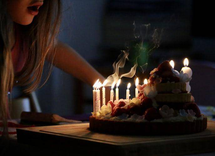 kue ulang tahun (unsplash.com/Juliane Liebermann)