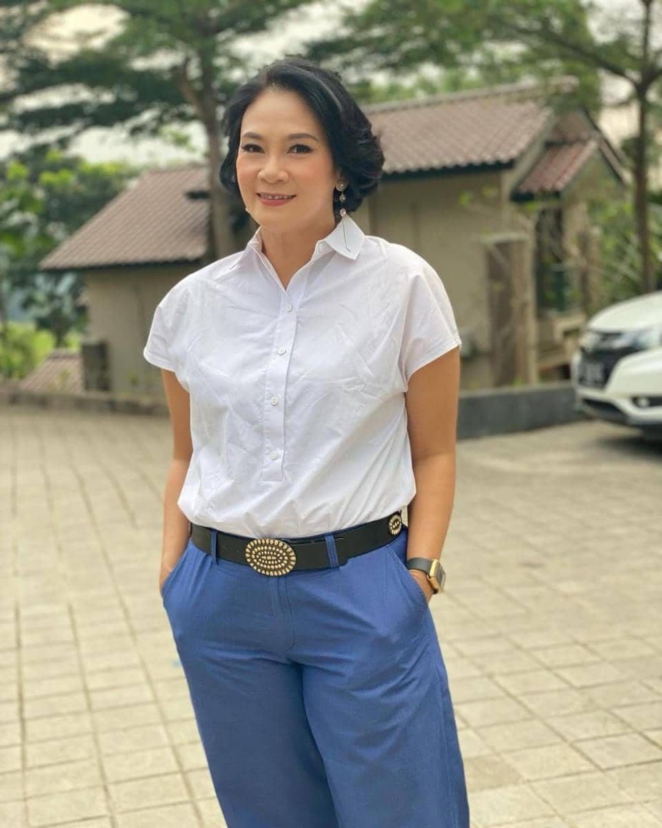 Dian Nitami (instagram.com/bu_deedee)