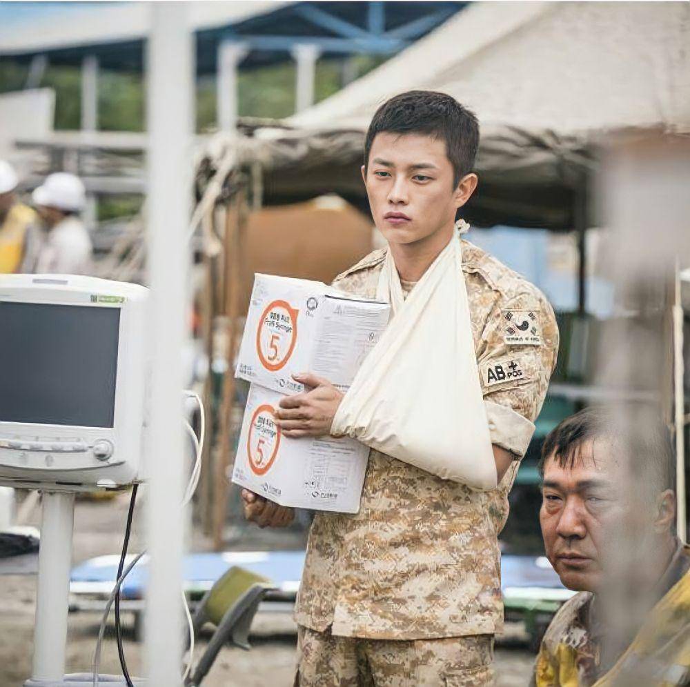 potret Kim Min Seok di drama Descendants of The Sun (instagram.com/samuliesword)