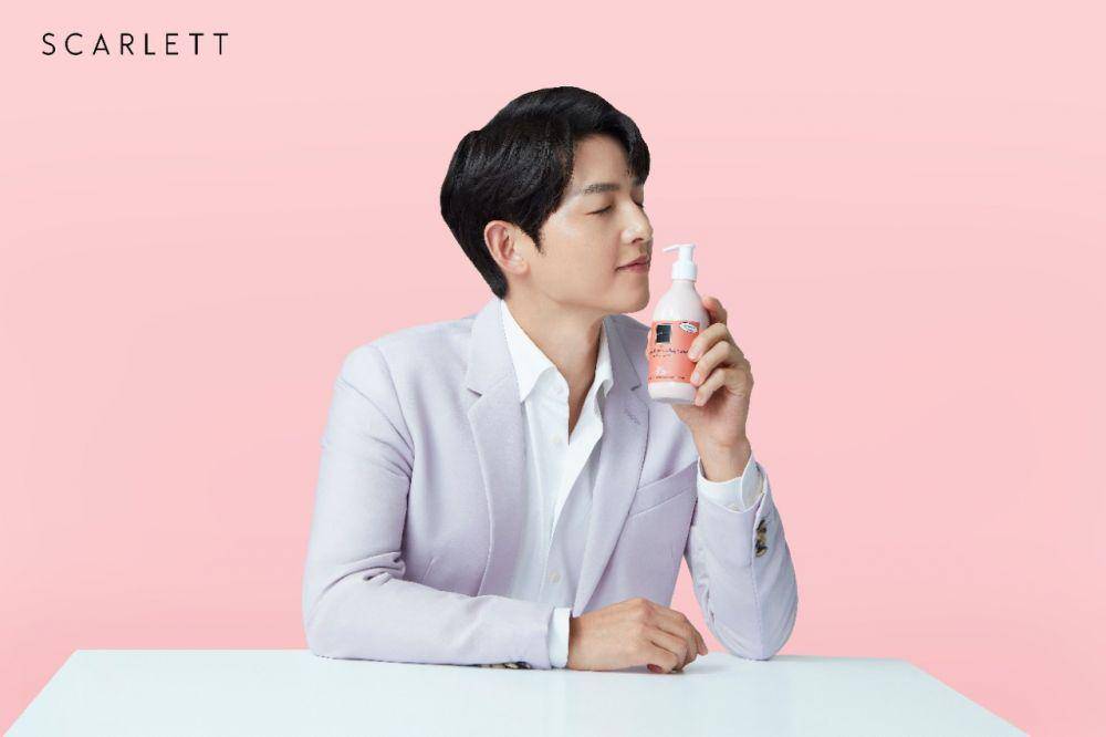 Song Joong Ki glowing (dok. Scarlett/Song Joong Ki)