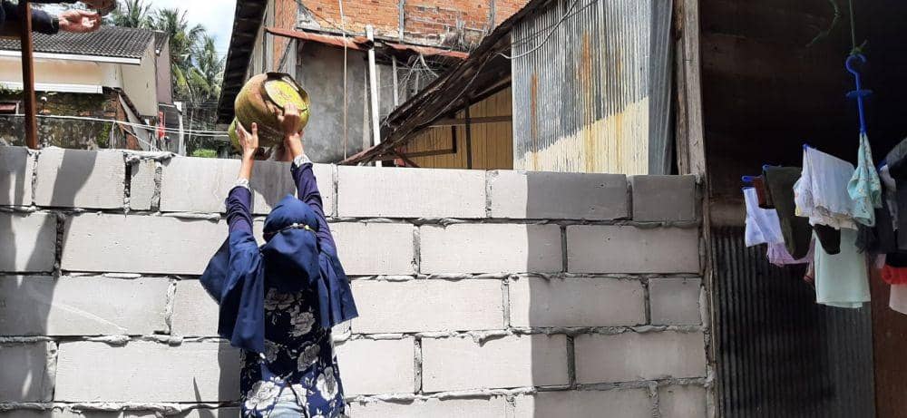 Akses jalan satu-satunya yang ditutup dengan tembok di Balikpapan Kaltim, Senin (6/9/2021). Foto istimewa