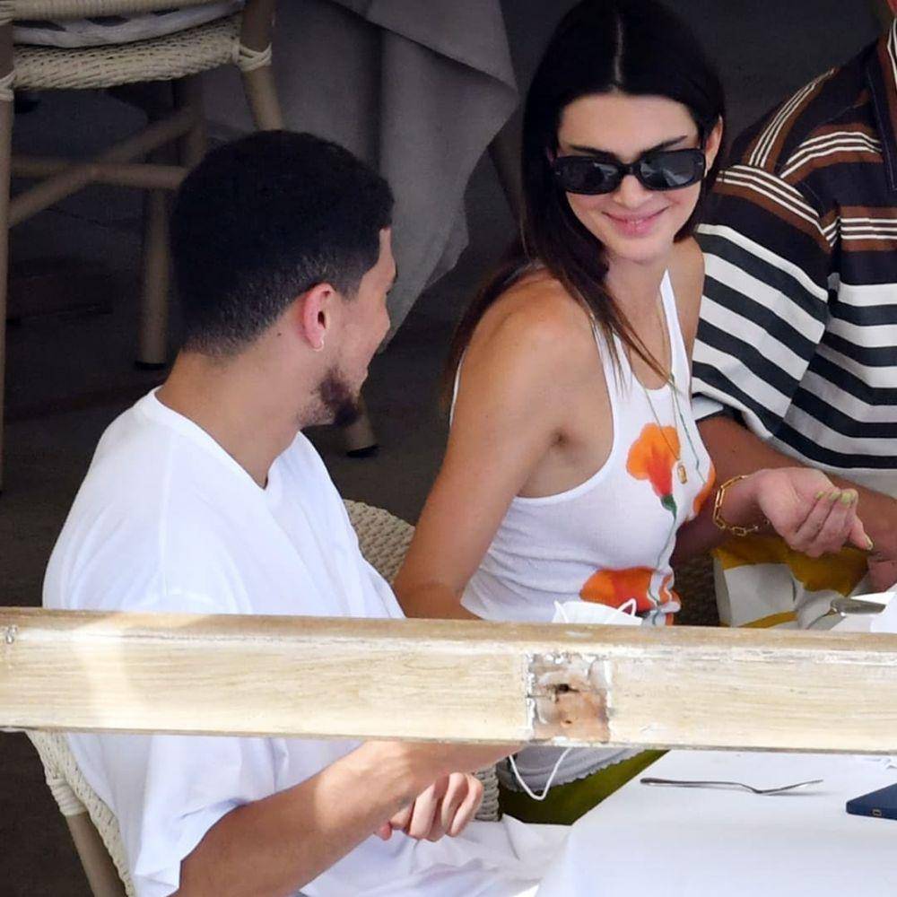 Devin Booker &Kendall Jenner (instagram.com/kendallxdevin)