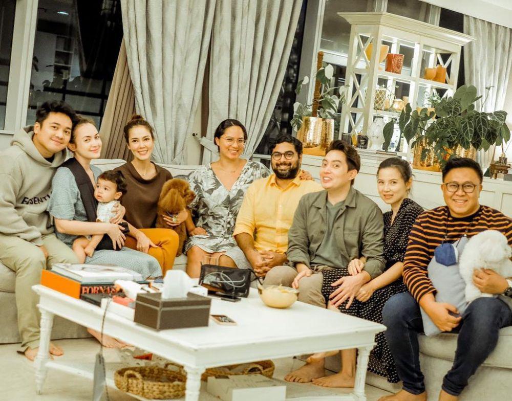 10 Momen Kumpul Bareng Sahabat ala Rianti Cartwright dan Cathy Sharon