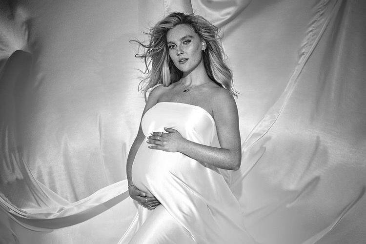 10 Potret Perrie Edwards, Mantan Zayn Malik yang Sudah Jadi Ibu