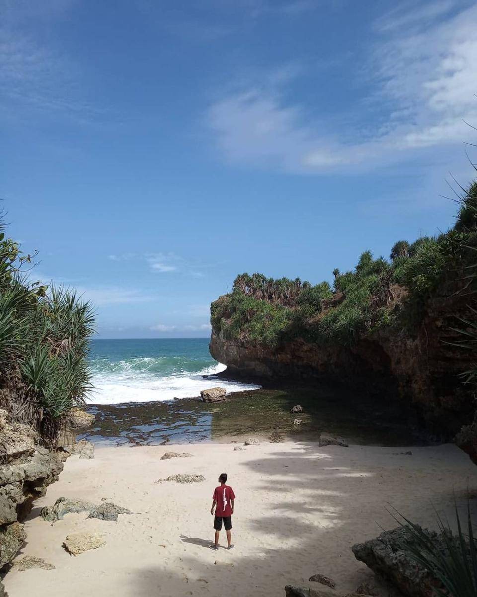 Pantai Peyuyon (instagram.com/blackdannett)