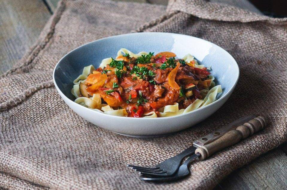 ilustrasi pasta bourguignon (unsplash.com/Frank Holleman)