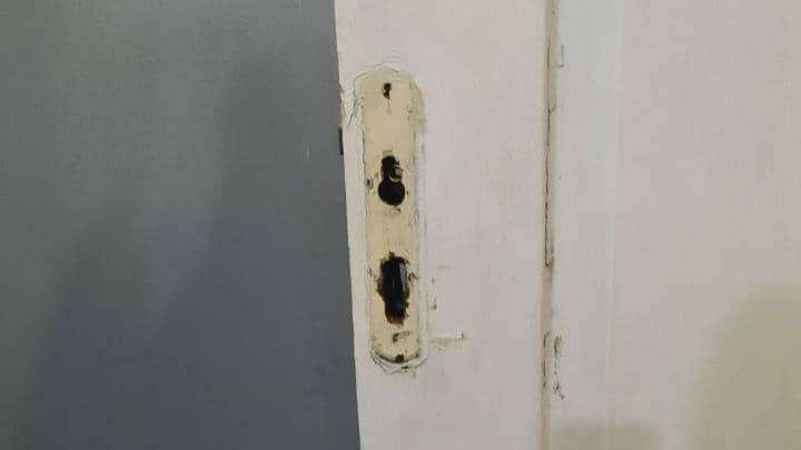 Pintu kamar di Rujab Gubernur Sulsel yang dibongkar, Senin (6/9/2021). IDN Times/Istimewa