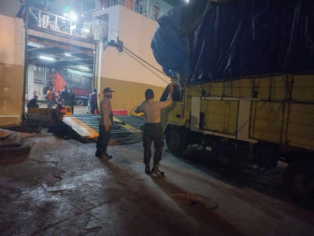 Keberangkatan KM Egon dari Pelabuhan Lembar menuju Pelabuhan Waingapu di Sumba Timur/dok. Polsek Lembar