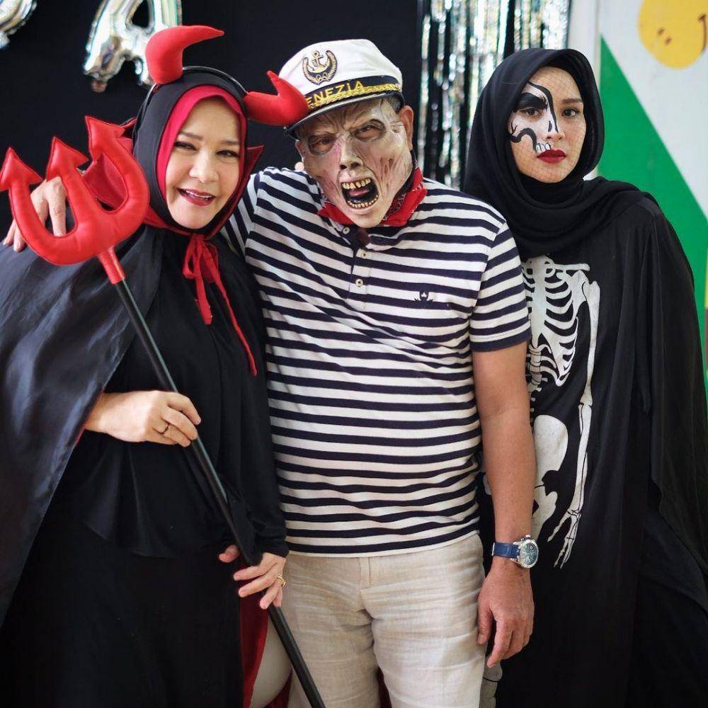 Zaskia Adya Mecca dan kedua orangtua (instagram.com/zaskiadyamecca)