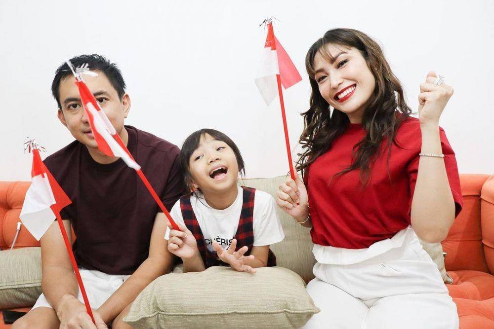 Ayu Dewi (instagram.com/mrsayudewi)