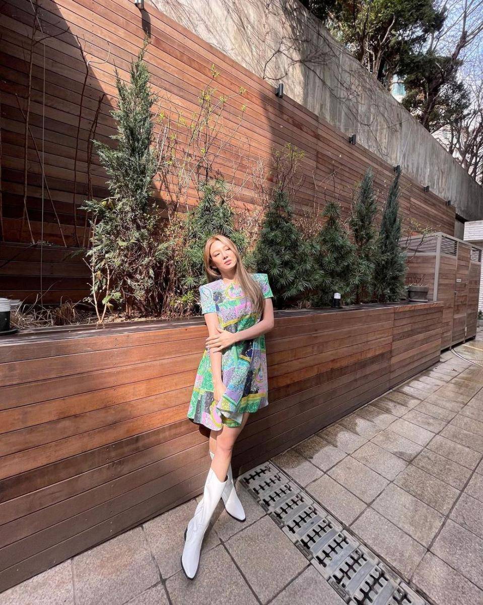 Dress ala Hyoyeon SNSD (instagram.com/hyoyeon_x_x)