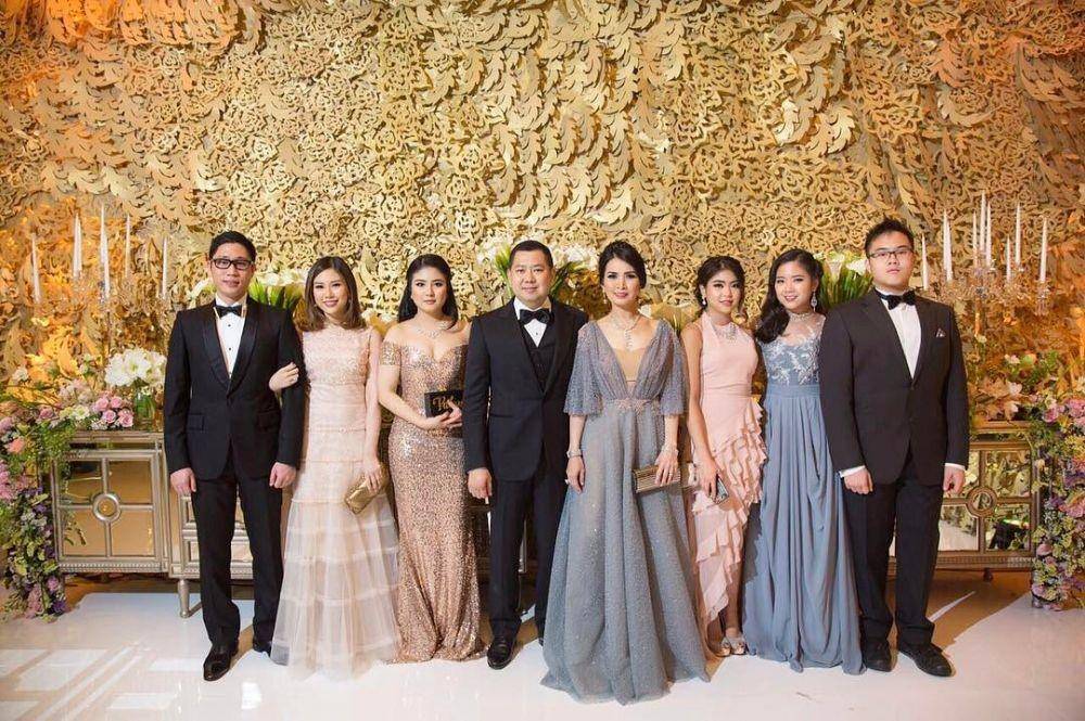 Gaya Kondangan Keluarga Tanoesoedibjo (instagram.com/jessicatanoe)
