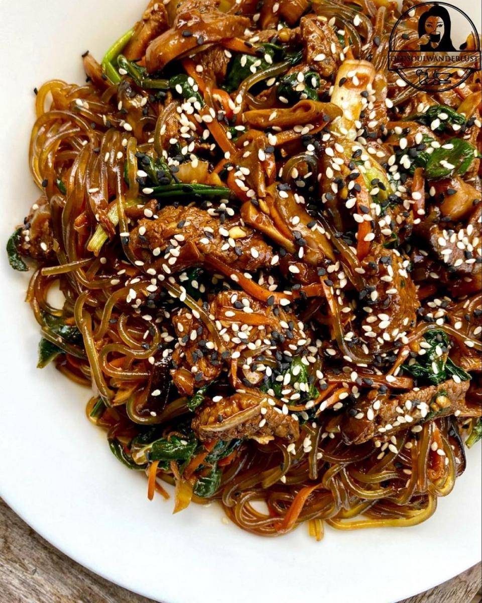 Japchae (instagram.com/oldsoulwanderlust)