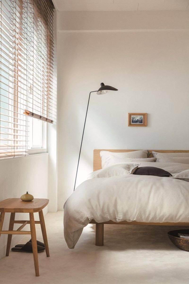 Ilustrasi kamar tidur bergaya japandi (Muji via anothermag.com)