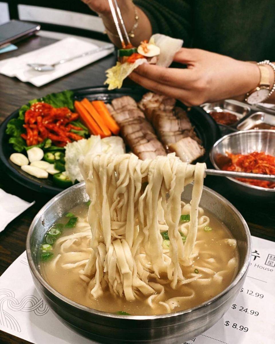 Kalguksu (instagram.com/hungryhungryheejin)