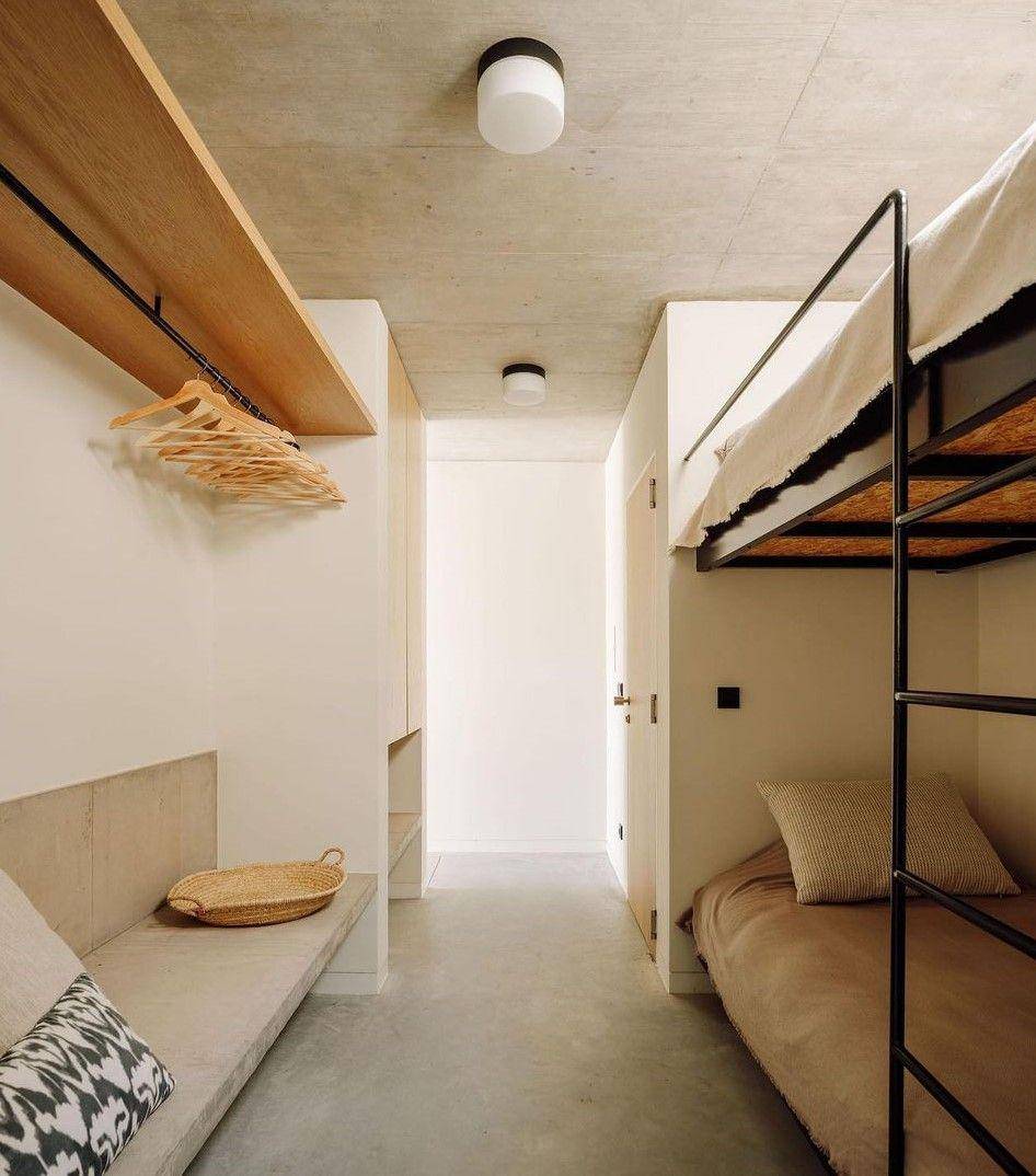 Kamar bernuansa putih gading (instagram.com/atelierrua)