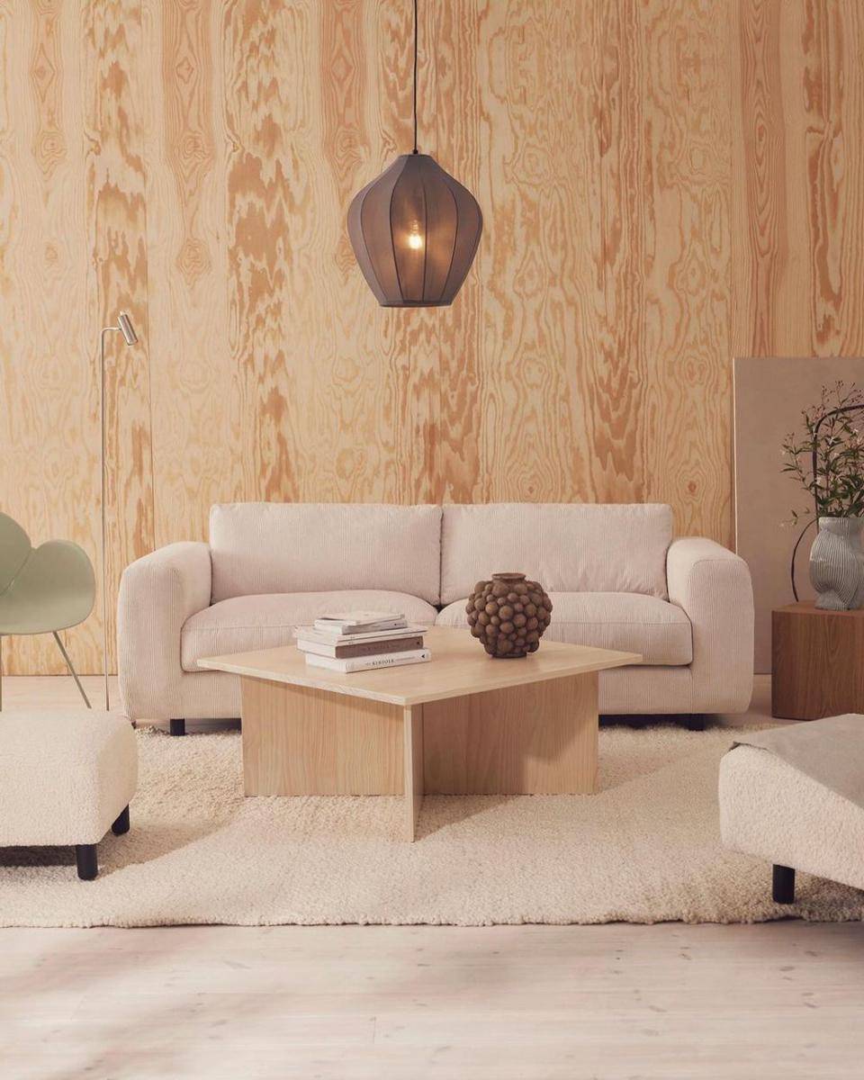 Ruang tamu nuansa warm (instagram.com/couch_magazin)
