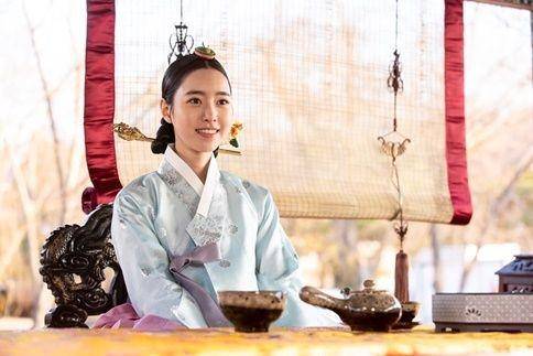 Jin Se Yeon dalam drama Queen: Love And War (dok. TV Chosun)