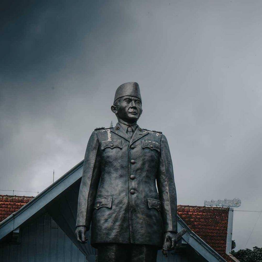 potret Patung Bung Karno (instagram.com/akangmotret)