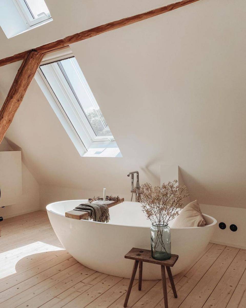 Kamar mandi bernuansa putih gading (instagram.com/house.no1)