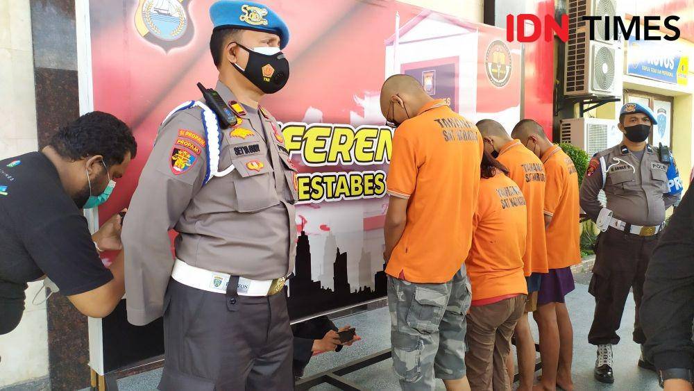 Ekspos hasil tangkapan peredaran 1 kg ganja dari tangan mahasiswa di Polrestabes Makassar. IDN Times/Sahrul Ramadan