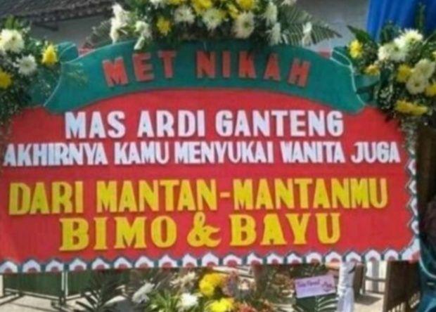 9 Tulisan Kocak dan Tak Terduga di Papan Bunga, Bikin Tepok Jidat