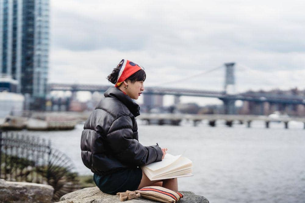 ilustrasi perempuan berpikir (pexels.com/Michael Burrows)