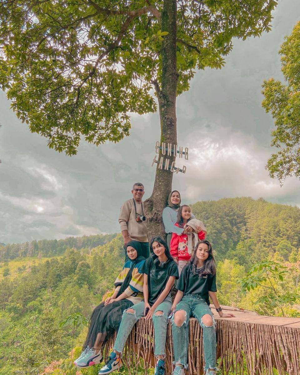 Ratu Sofya dan keluarga (instagram.com/intanmasthura_ahmad)