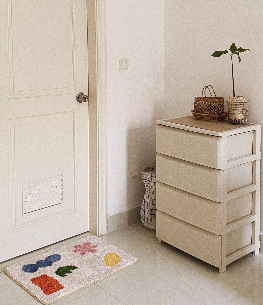 Kamar bernuansa putih gading (instagram.com/roomnhome)