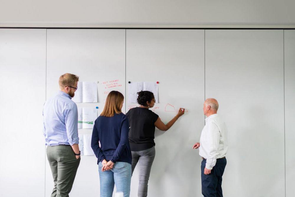 Ilustrasi rapat kerja. (Pexels.com/This Is Engineering)