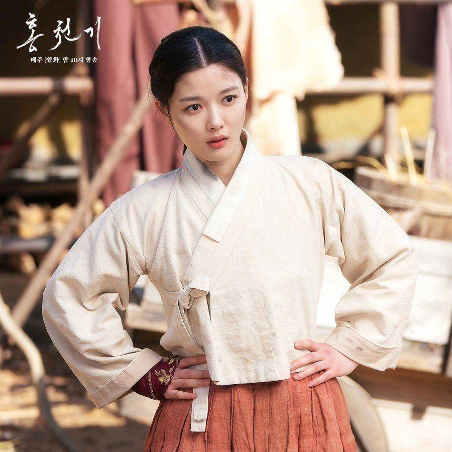 Kim Yoo Jung dalam drama Lovers of the Red Sky (dok. SBS)