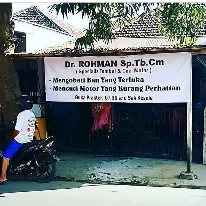 spanduk jualan (instagram.com/meme.wkwk)