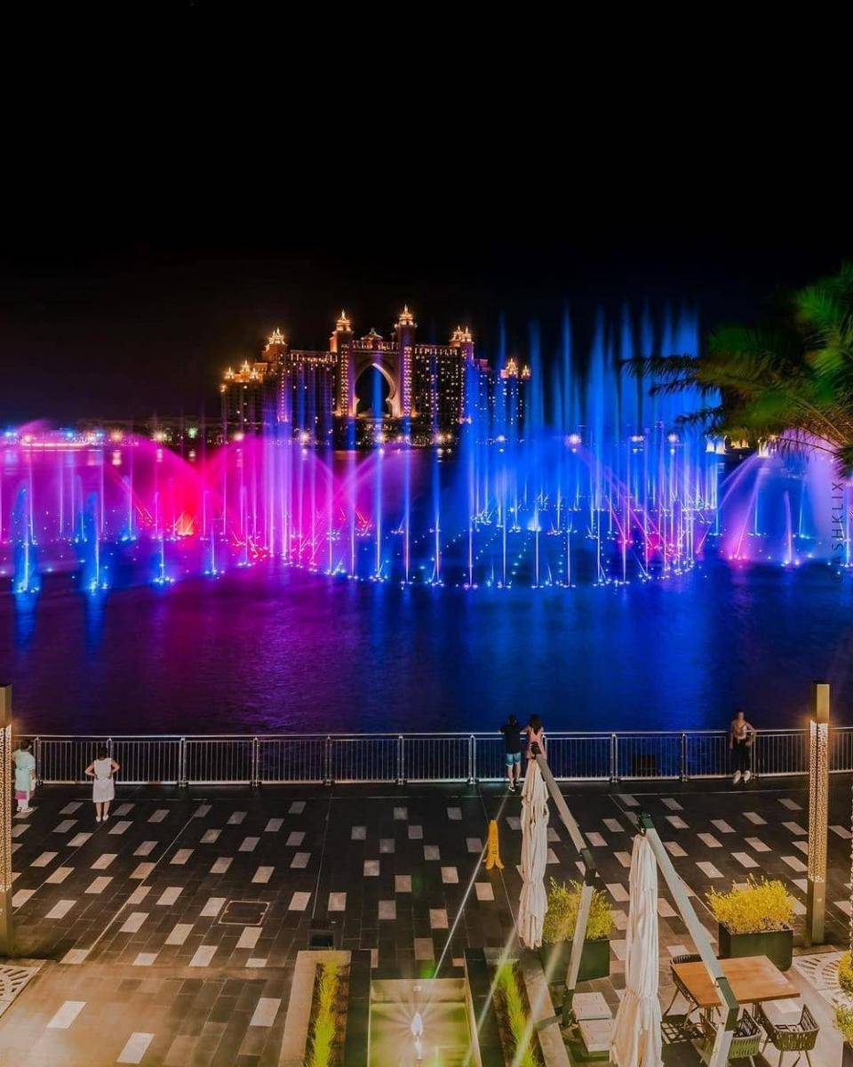 The Palm Fountain (instagram.com/ashklix)