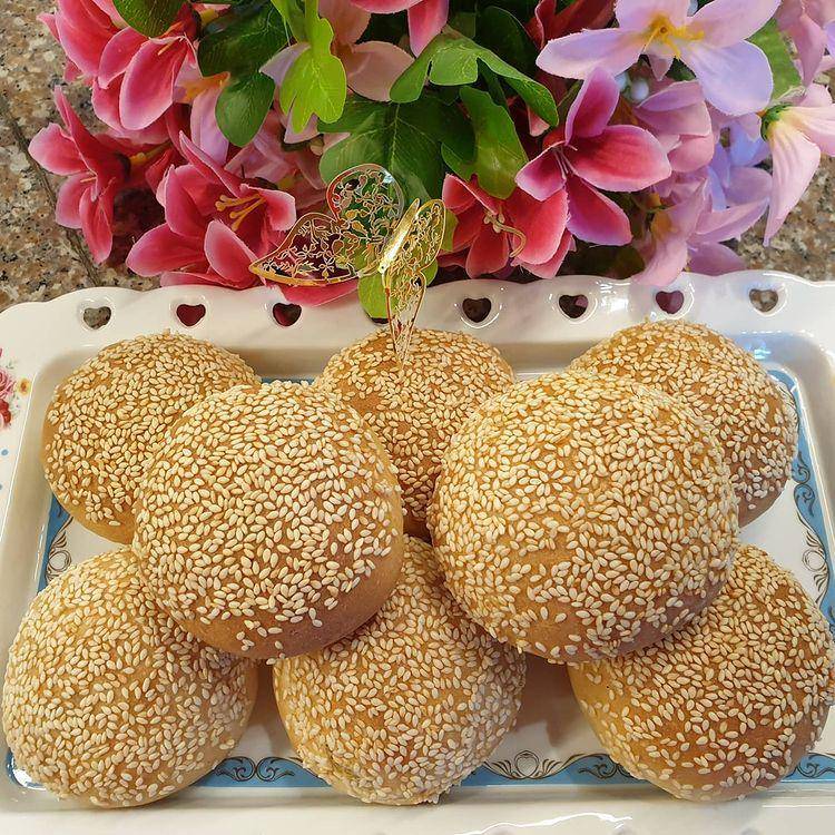 Roti kompiang (instagram.com/renittaangelina)