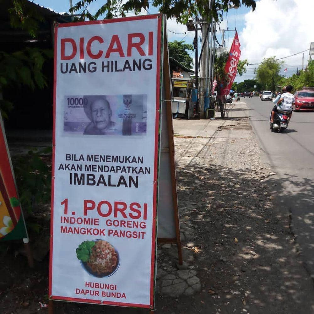 spanduk jualan (instagram.com/bangliterkini)
