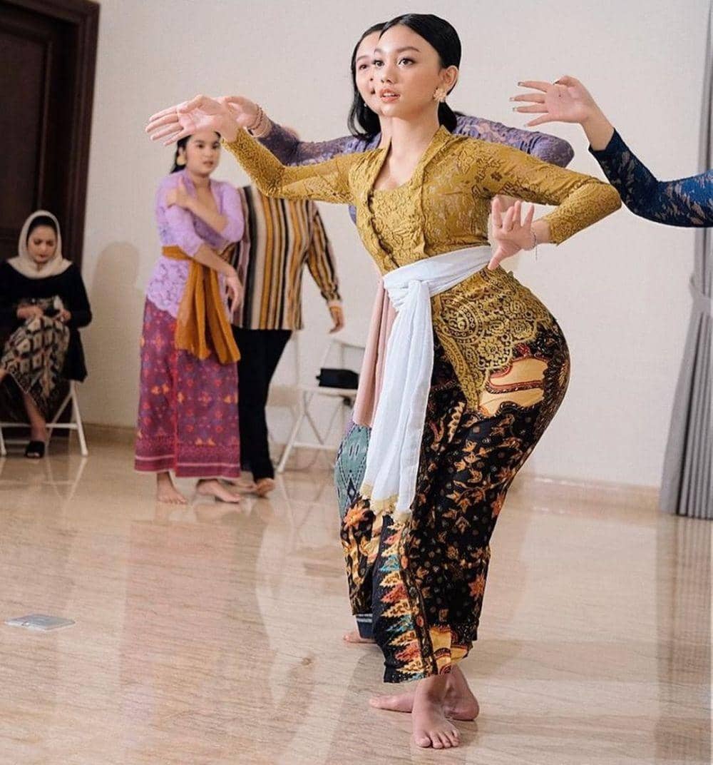 Gaya Kebaya dan Etnik ala Naura Ayu (instagram.com/naura.ayu)
