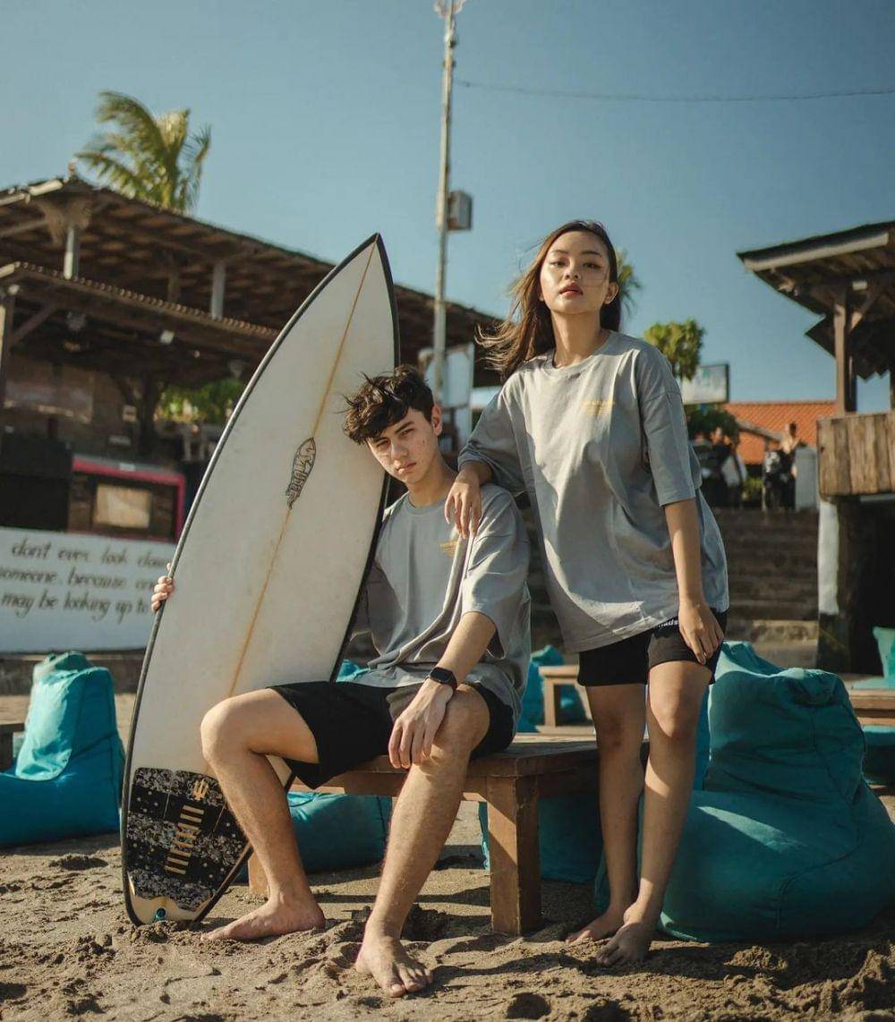 ilustrasi kaus oversized (instragram/nomadstudio.id)