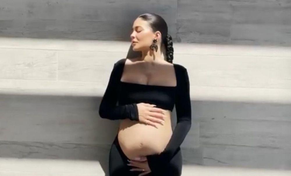 5 Seleb Hollywood yang Kini Sedang Hamil, Terbaru Ada Kylie Jenner!