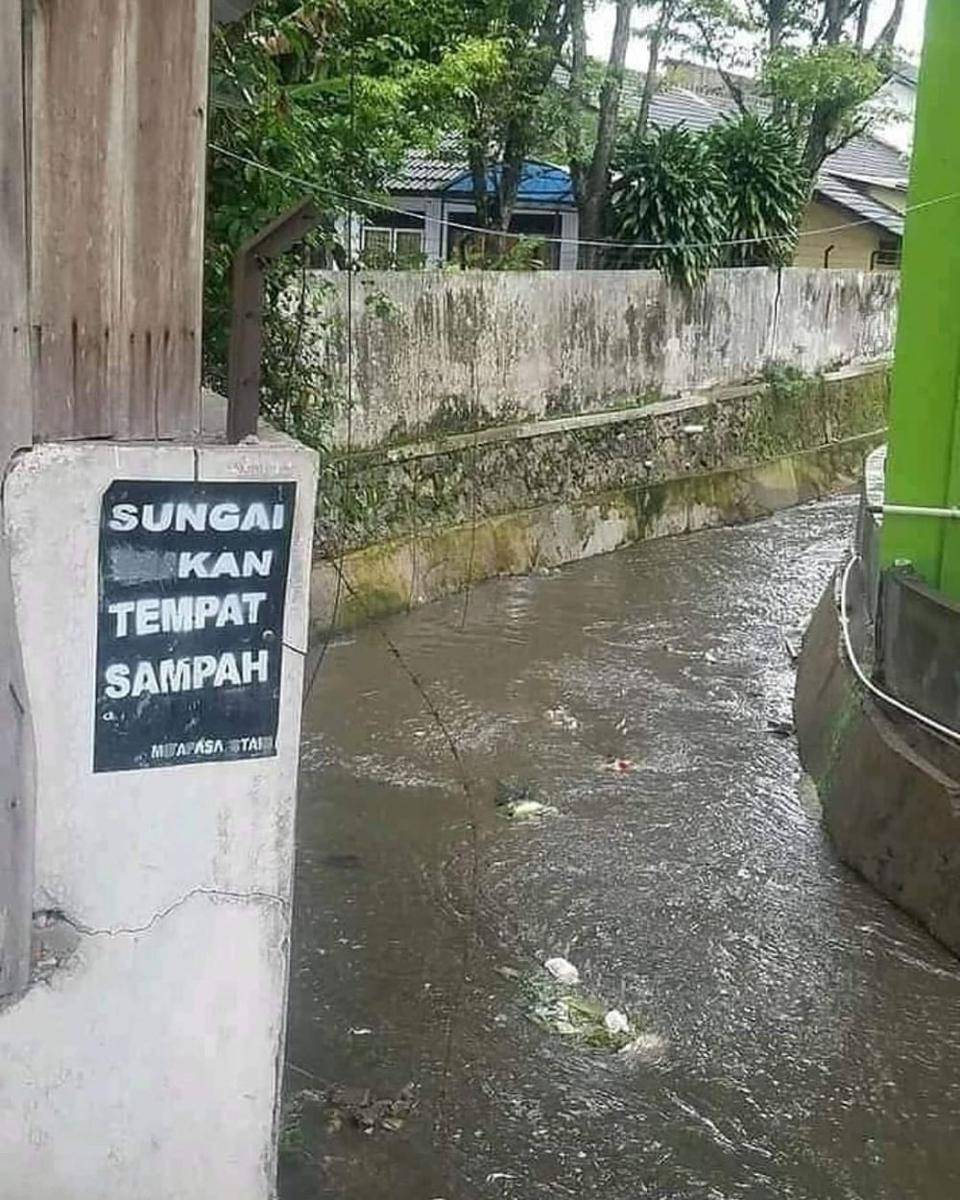 random di tempat umum (instagram.com/recehtapiviral)
