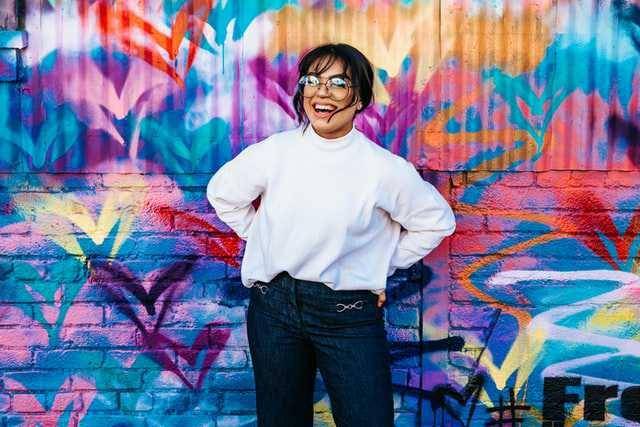 Ilustrasi wanita tersenyum (unsplash.com/Tyler Nix)