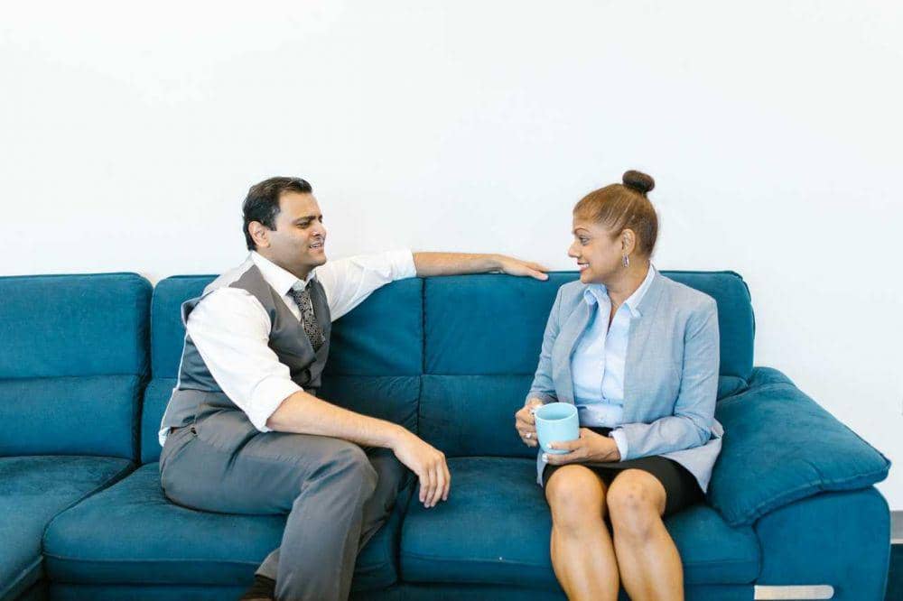 ilustrasi mengobrol (pexels.com/RODNAE Productions)