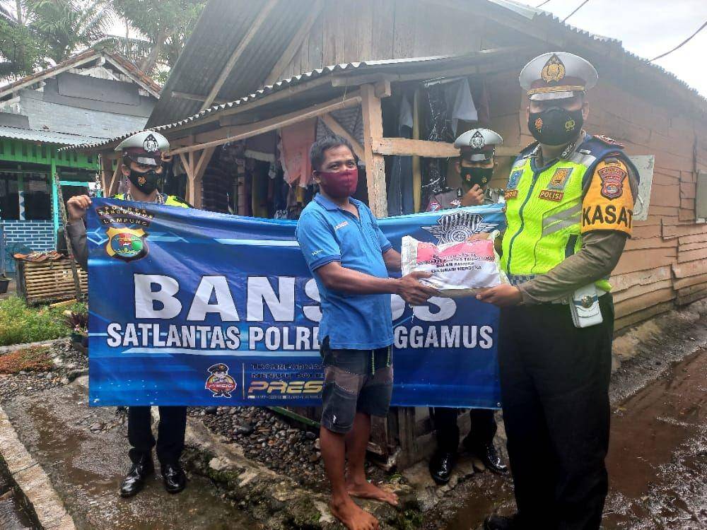 Satuan Lalulintas (Satlantas) Polres Tanggamus kembali melaksanakan kegiatan bakti sosial. (IDN Times/Istimewa).