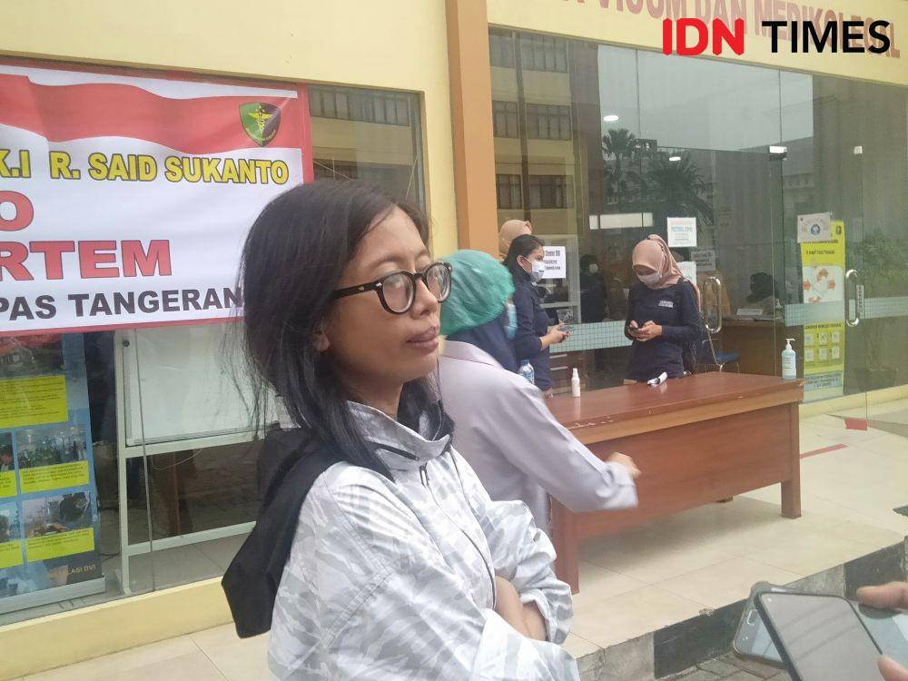 Keluarga Korban Napi Terbakar, Angelin menyerahkan data Antemorten, RS Polri/ IDN Times Dini suciatiningrum
